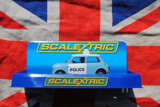 ScaleXtric C3213  Morris MINI POLICE CAR